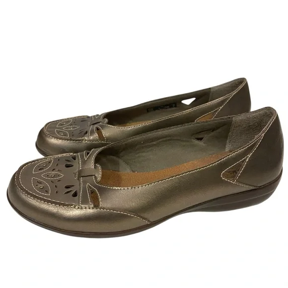 NWOB Clarks Women's Leather Cutout Loafers Flats Shoes - Picture 2 of 7